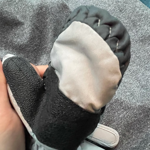 ATTAKID THINSULATE GRAY BLACK MITTENS KIDS - Picture 3 of 11